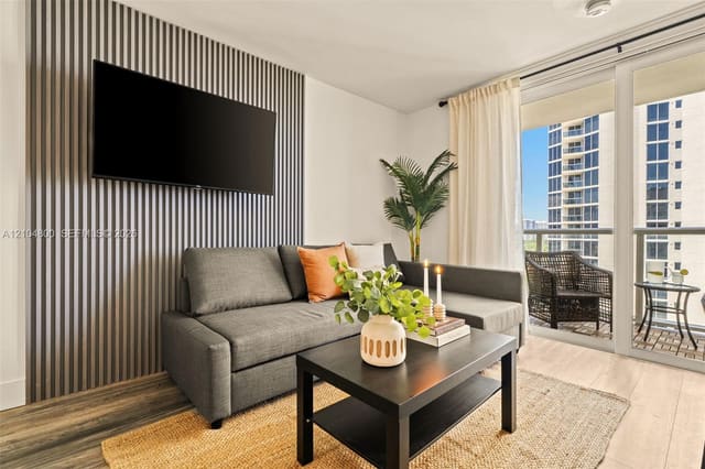 19201 Collins Avenue 924, Sunny Isles Beach, FL 33160