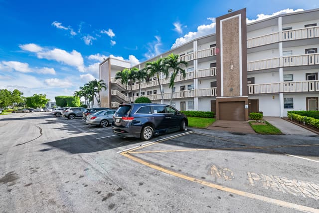 2025 GUILDFORD B, Boca Raton, FL 33434