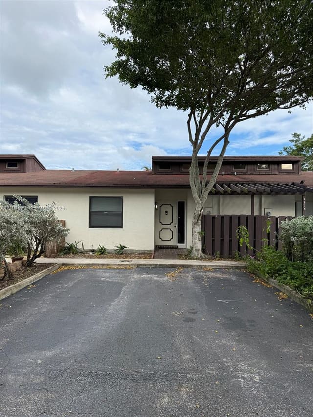 3811 SW 69th Avenue 12-L, Miramar, FL 33023