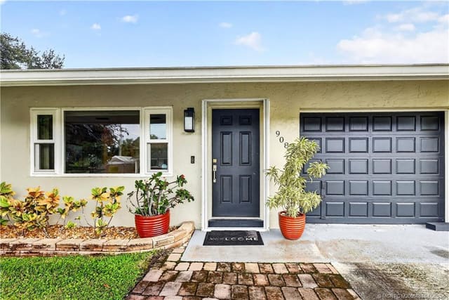 908 SW 36th Terrace, Palm City, FL 34990