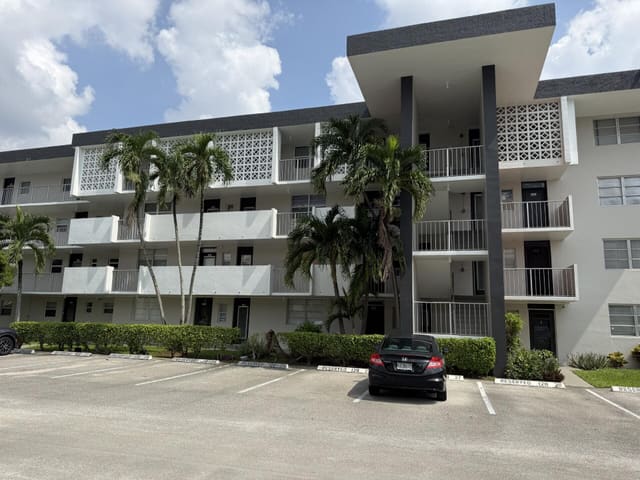 2991 NW 46TH Avenue 207, Lauderdale Lakes, FL 33313