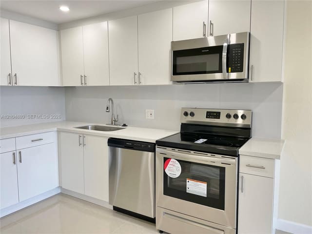 16950 W Dixie Highway A324, North Miami Beach, FL 33160