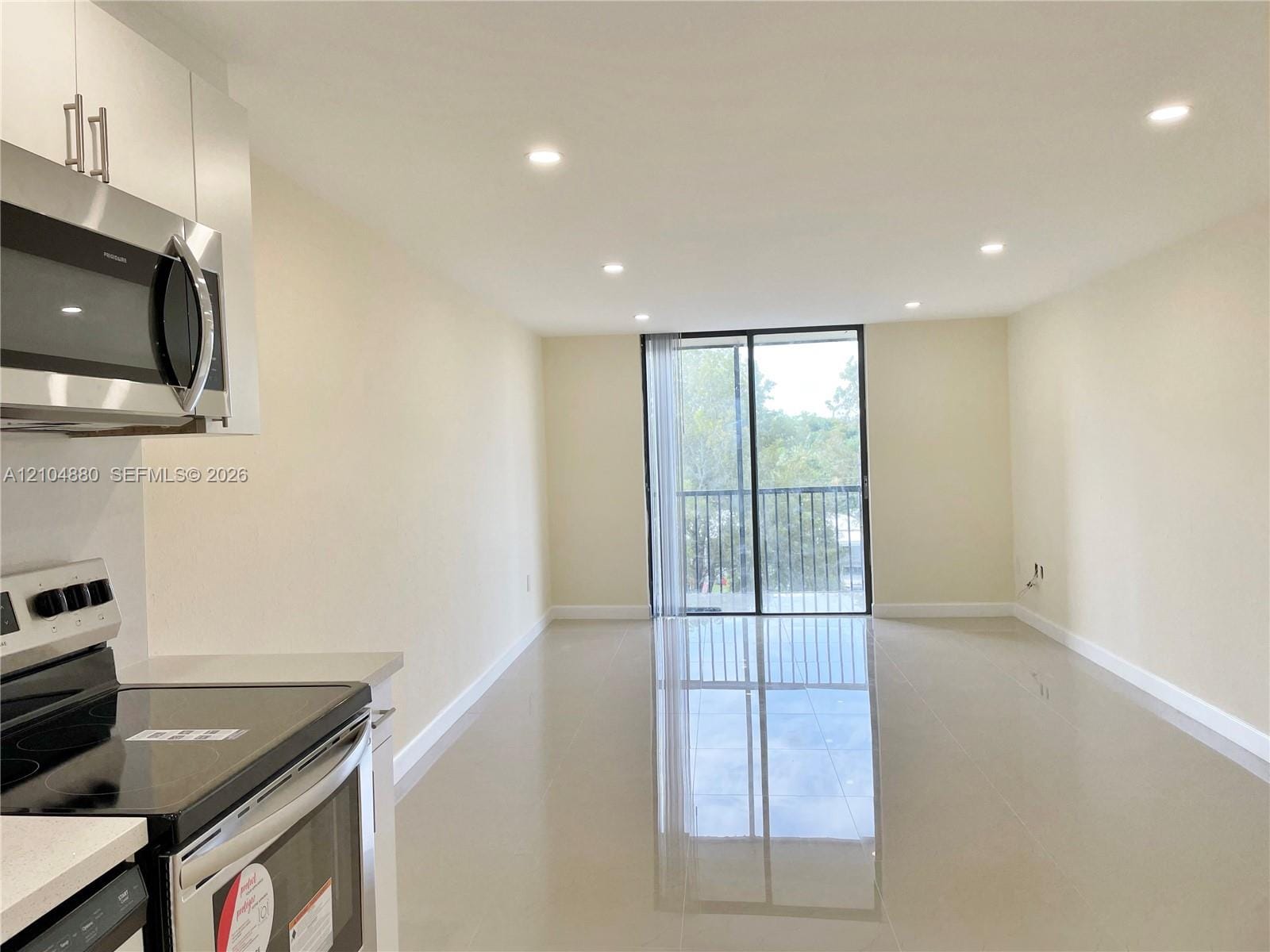 16950 W Dixie Highway A324, North Miami Beach, FL 33160 photo 2