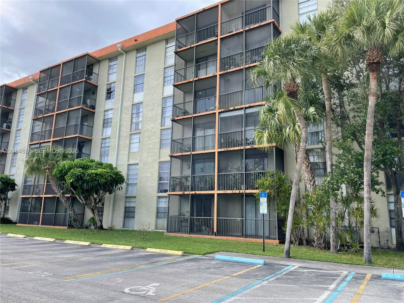 16950 W Dixie Highway A324, North Miami Beach, FL 33160 photo 20