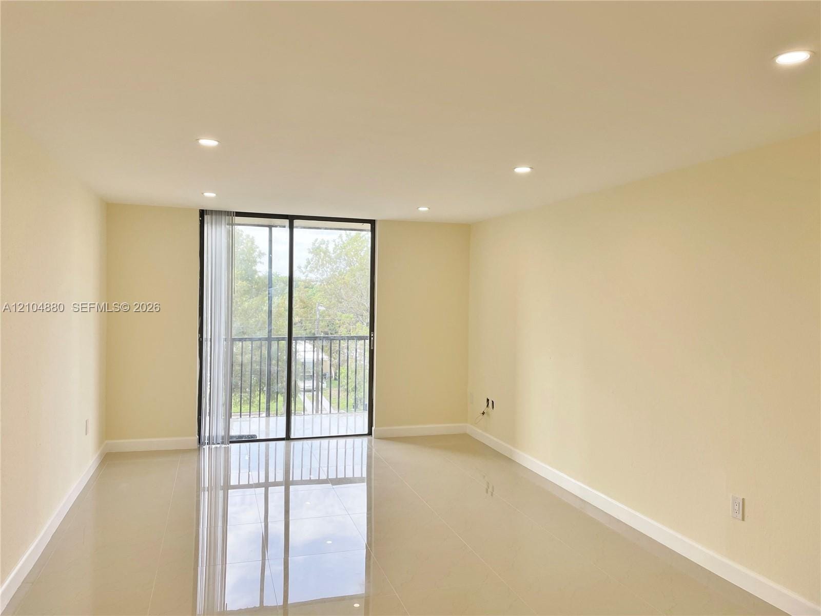 16950 W Dixie Highway A324, North Miami Beach, FL 33160 photo 6