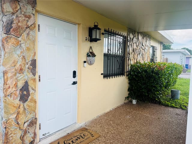 2637 NW 7th Street 2637, Pompano Beach, FL 33069