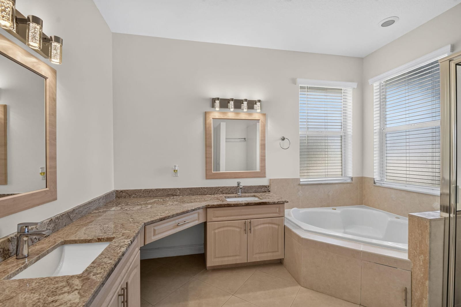 2676 YARMOUTH Drive — photo 3