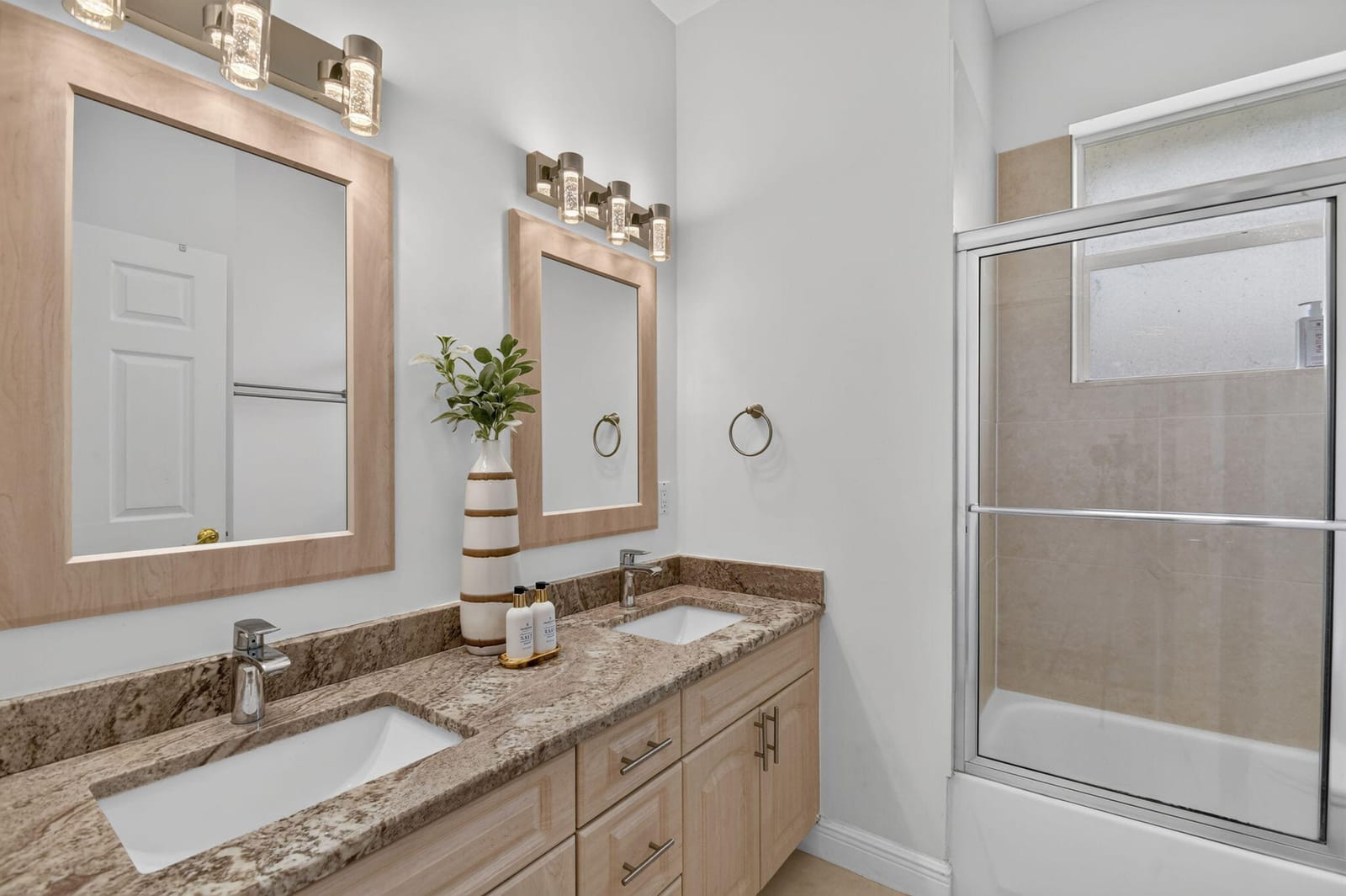 2676 YARMOUTH Drive — photo 5