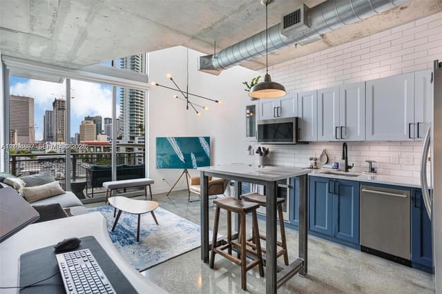 690 SW 1st Court 1005, Miami, FL 33130