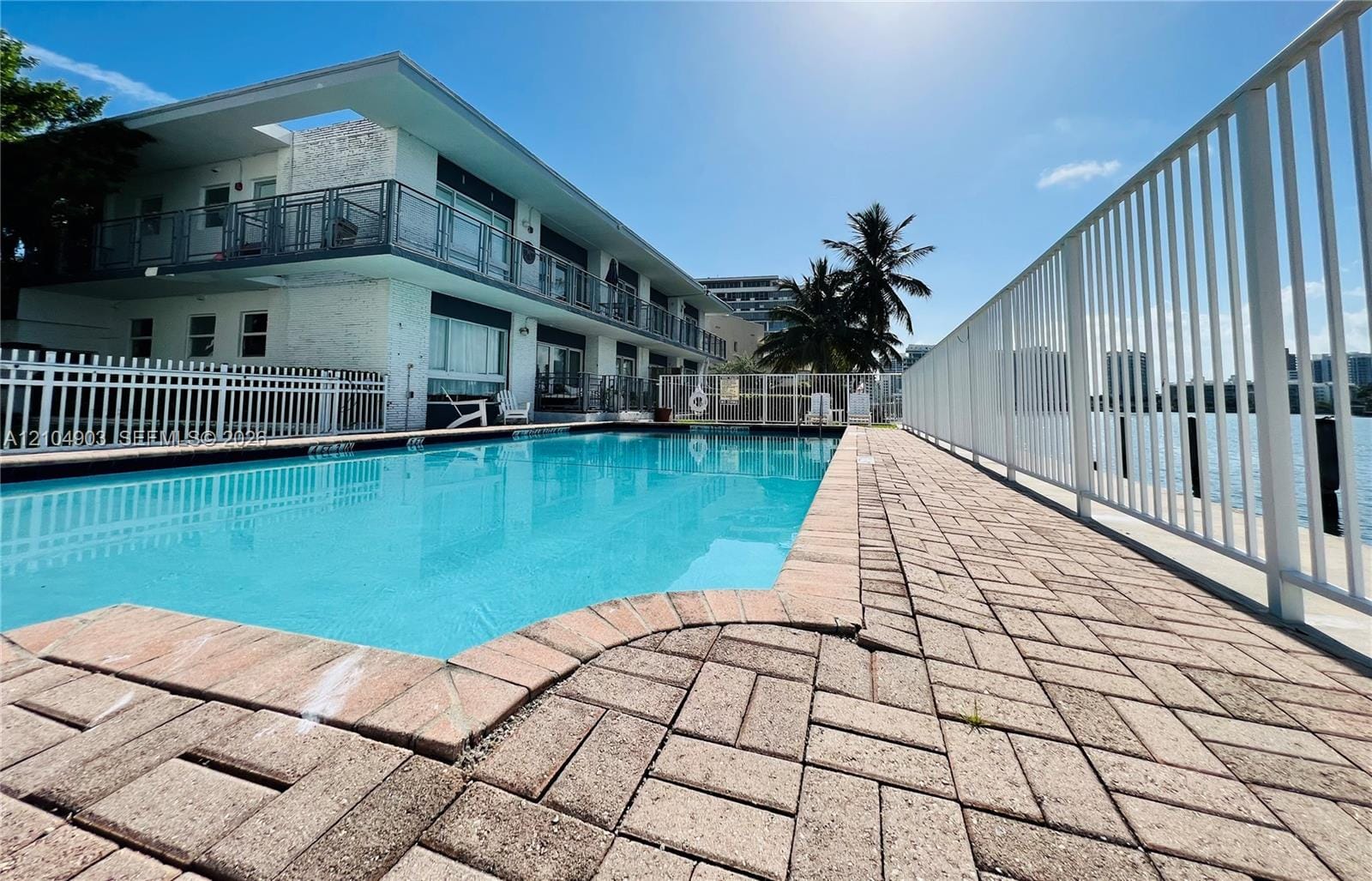 950 Bay Drive 7 — photo 2