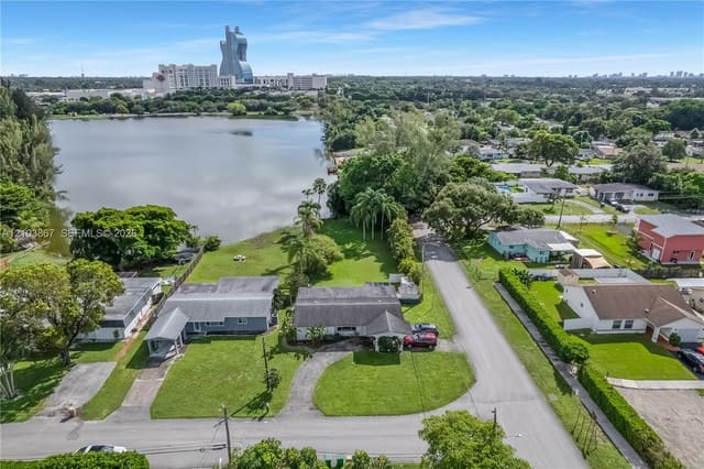 5630 SW 55th Avenue, Davie, FL 33314