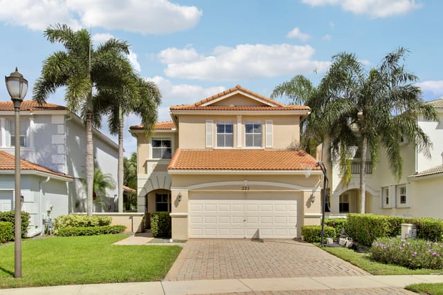 221 Isle Verde Way, Palm Beach Gardens, FL 33418