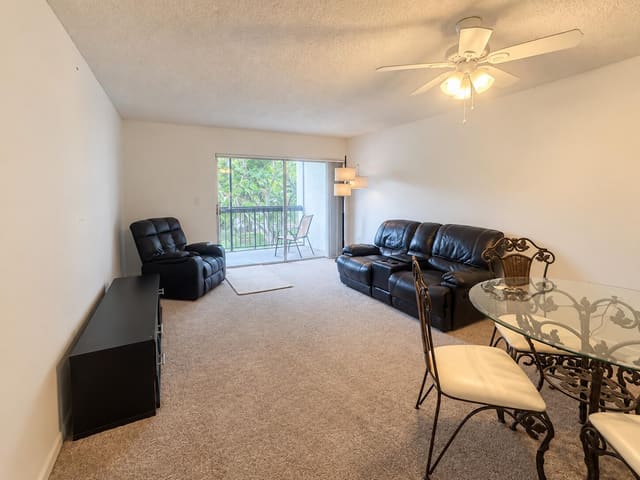 711 N Pine Island Road 204, Plantation, FL 33324