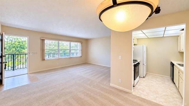 800 SW 131st Avenue 411F, Pembroke Pines, FL 33027