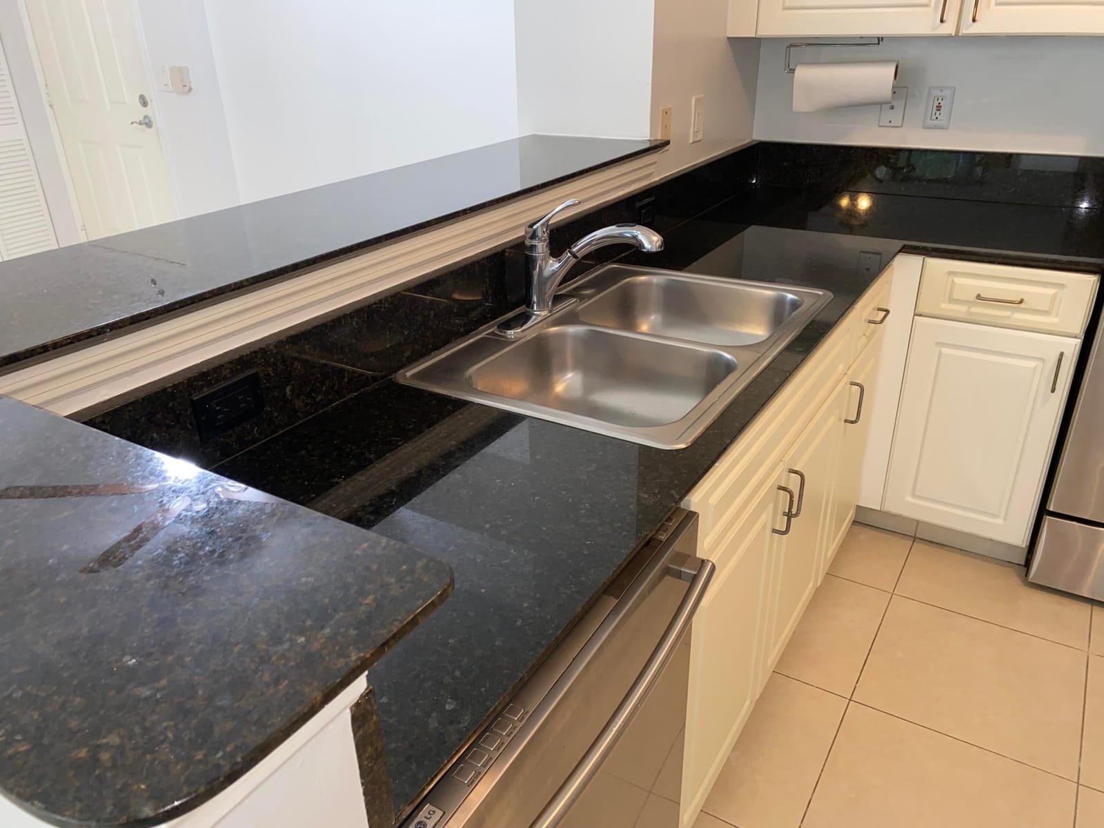 720 S Sapodilla Avenue 408 — photo 2