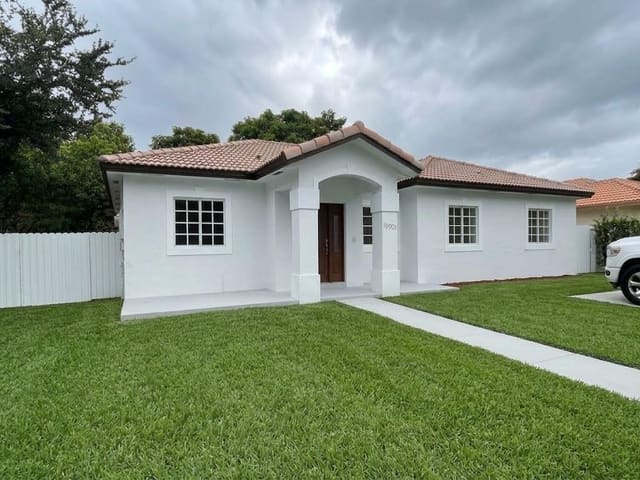 16307 NW 91st Avenue, Miami Lakes, FL 33018