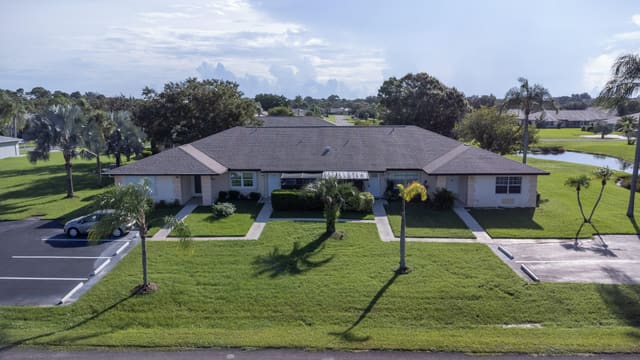 5794 Moss Court 7E, Fort Pierce, FL 34982