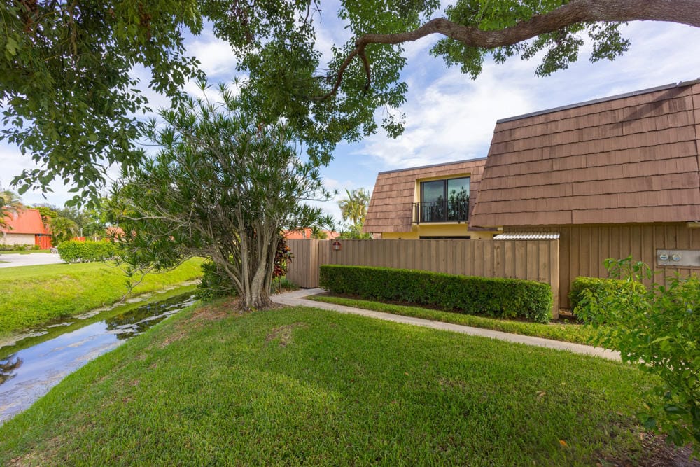 818 8TH Court, Palm Beach Gardens, FL 33410 photo 1