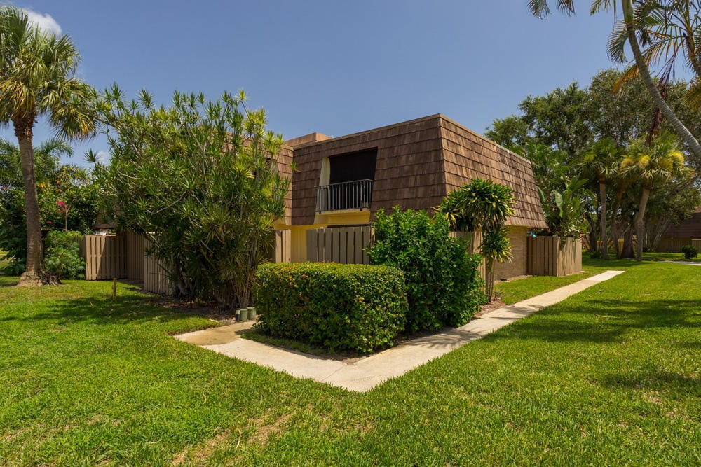 818 8TH Court, Palm Beach Gardens, FL 33410 photo 2