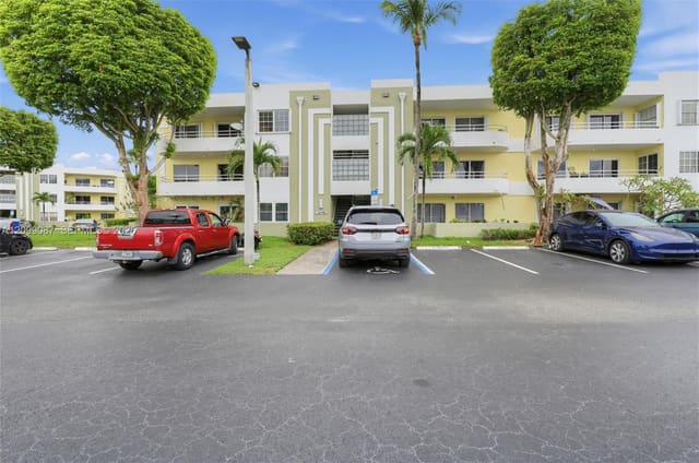10765 SW 108th Avenue 301, Miami, FL 33176
