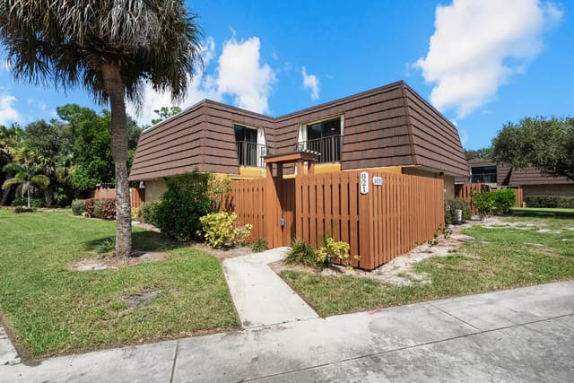 6051 SE RIVERBOAT Drive 821, Stuart, FL 34997
