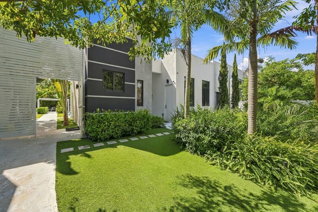 110 NE 16TH Place, Fort Lauderdale, FL 33305