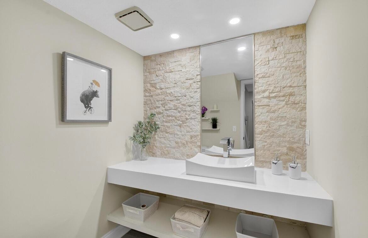 2703 MAPLEWOOD Drive — photo 8