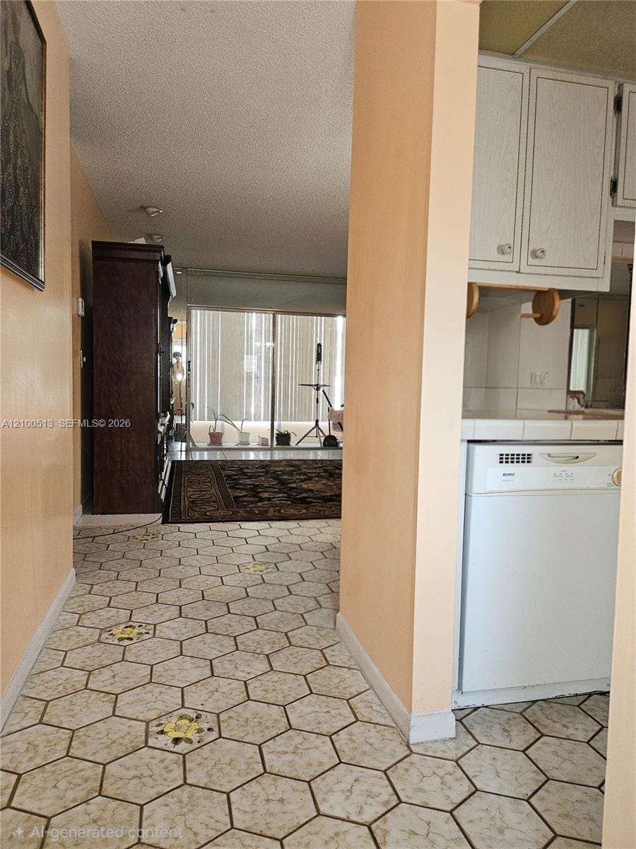 5121 W Oakland Park Boulevard 211 — photo 2