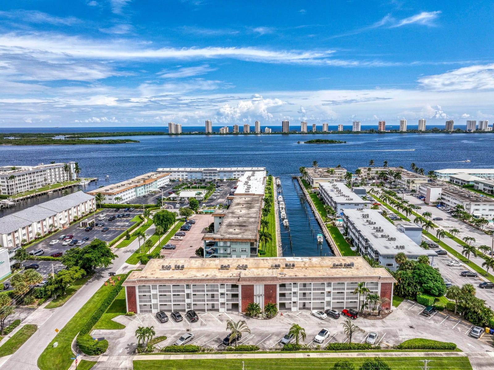 236 Castlewood Drive 205, North Palm Beach, FL 33408