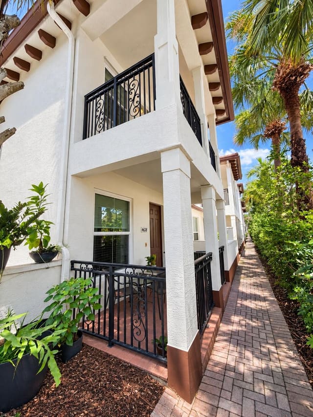 4618 Monarch Way, Coconut Creek, FL 33073