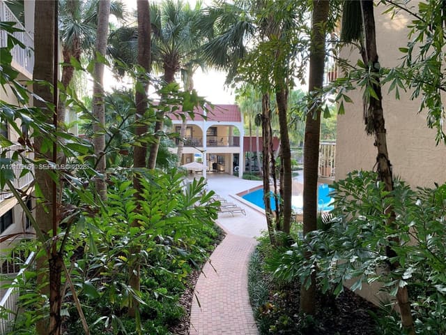 9301 SW 92nd Avenue 204B, Miami, FL 33176