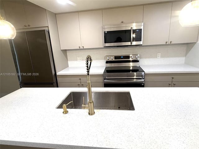 5332 W 26th Avenue 114, Hialeah, FL 33016