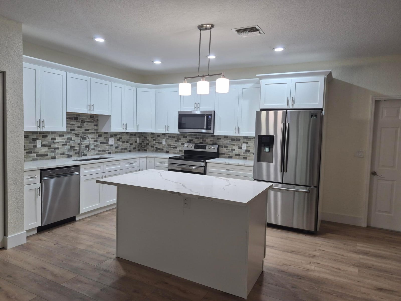 6472 Azura Lake Road — photo 3