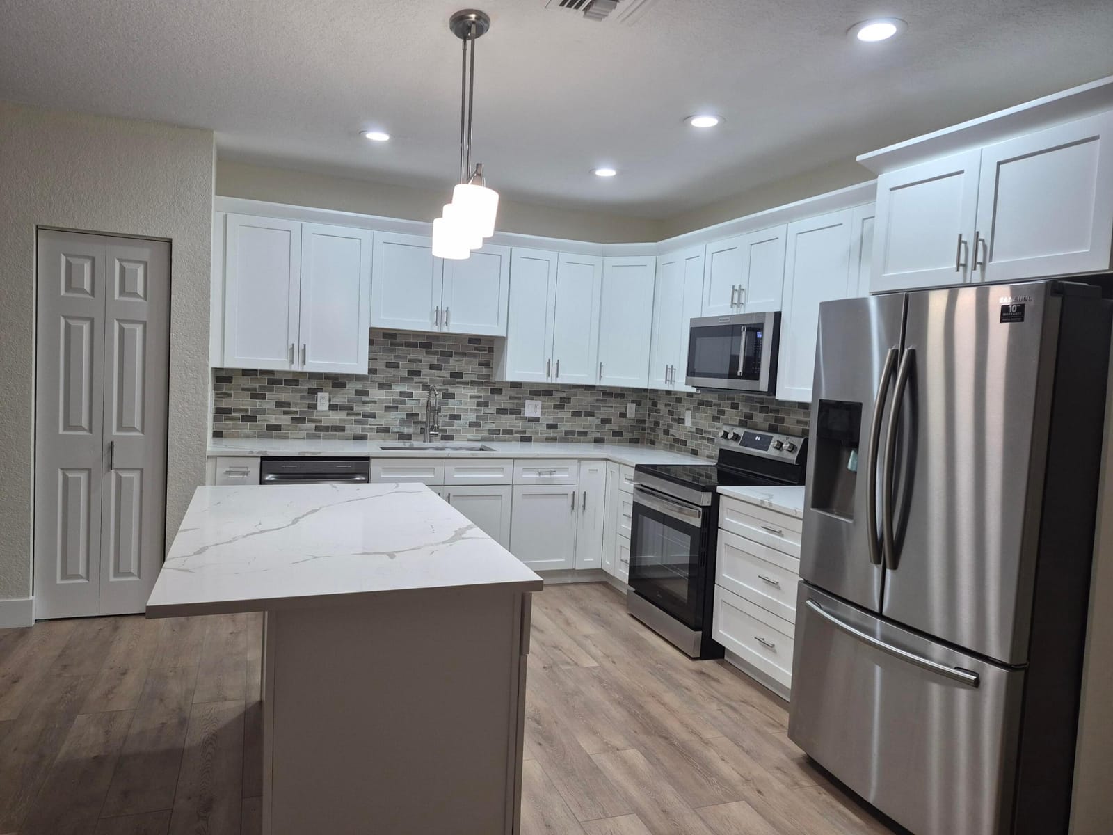 6472 Azura Lake Road — photo 4