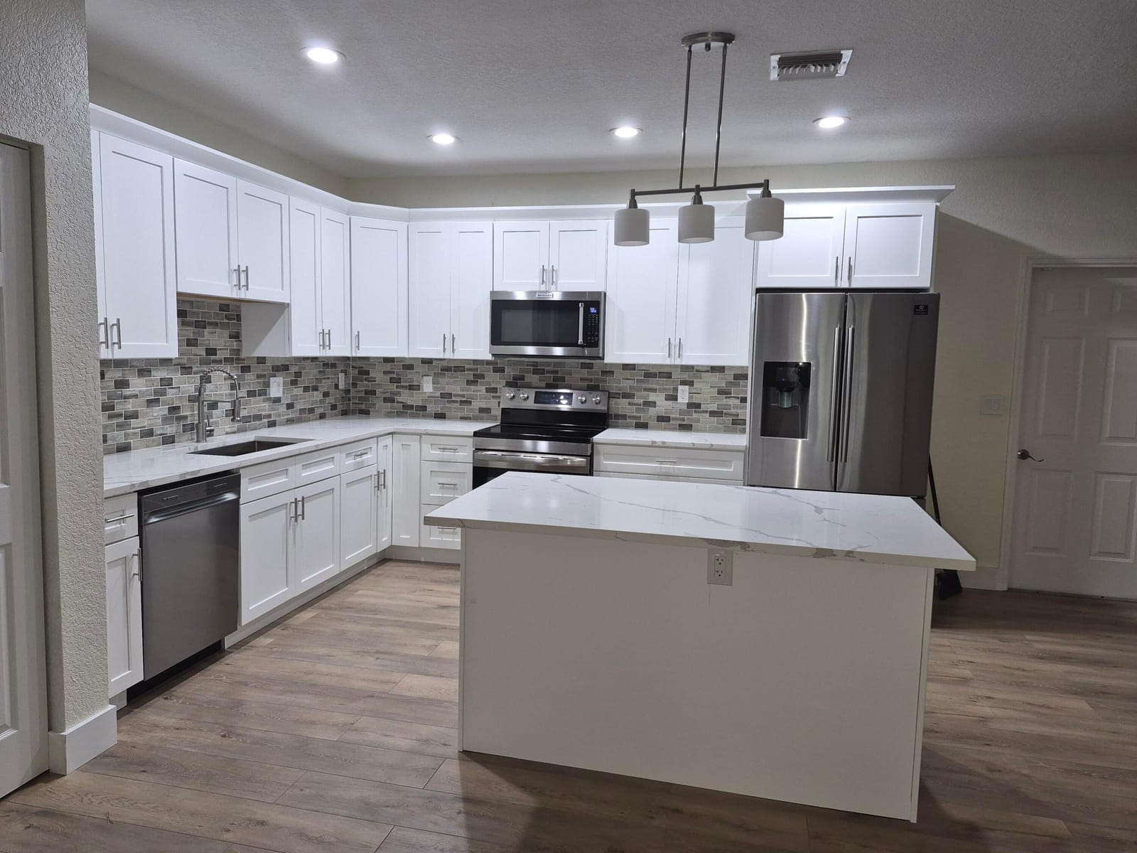 6472 Azura Lake Road — photo 7