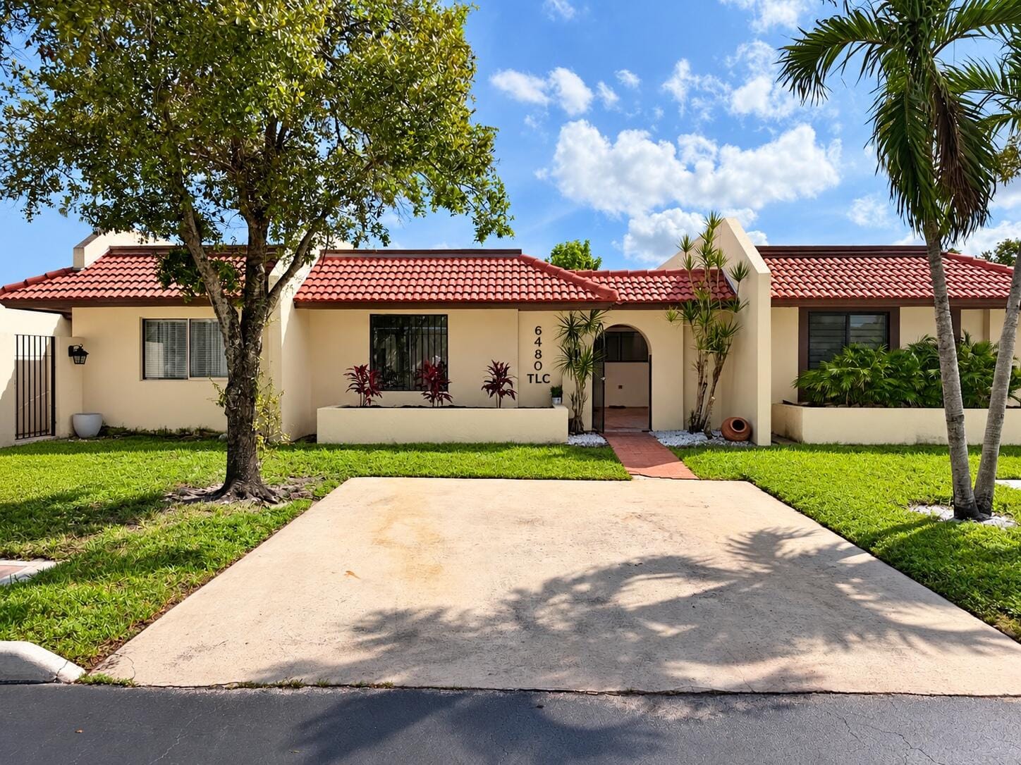 6480 NW 191ST, Hialeah, FL 33015 - photo 1 of 5