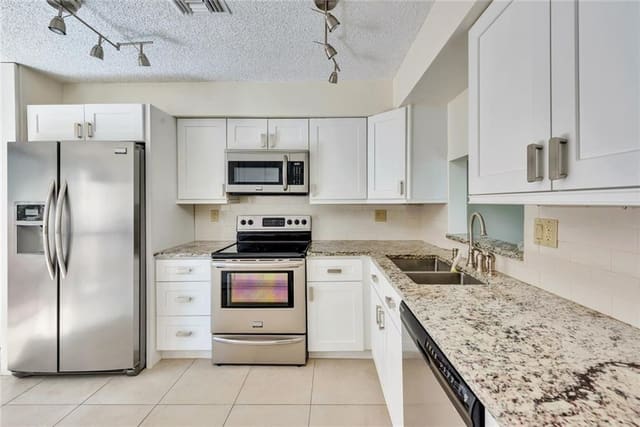 5201 NE 14TH Terrace 1, Fort Lauderdale, FL 33334
