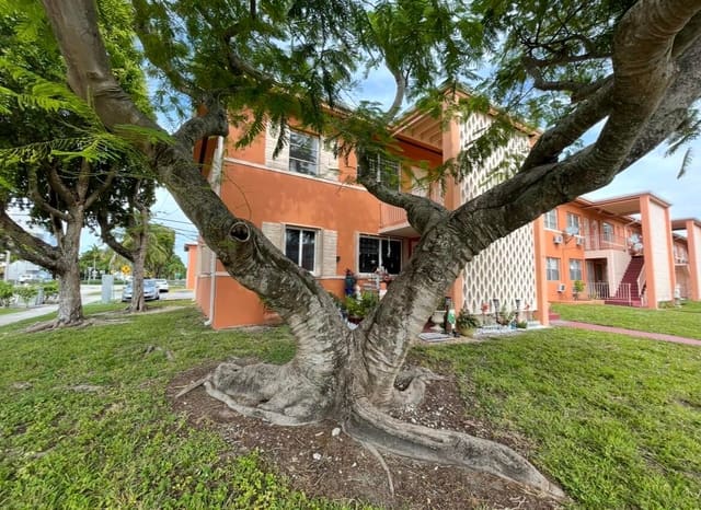 3591 SW 10th Street 12b, Miami, FL 33135