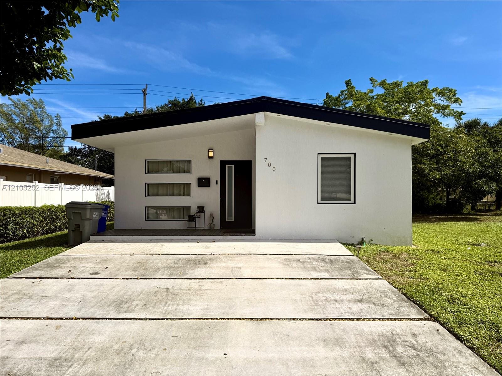 700 NW 17th Terrace — photo 1