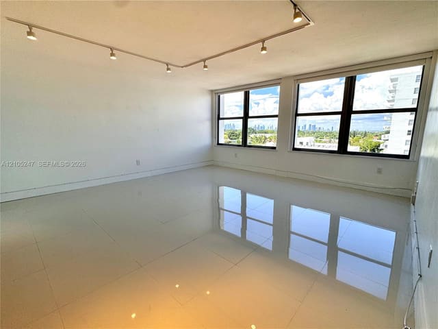 2899 Collins Avenue 904, Miami Beach, FL 33140