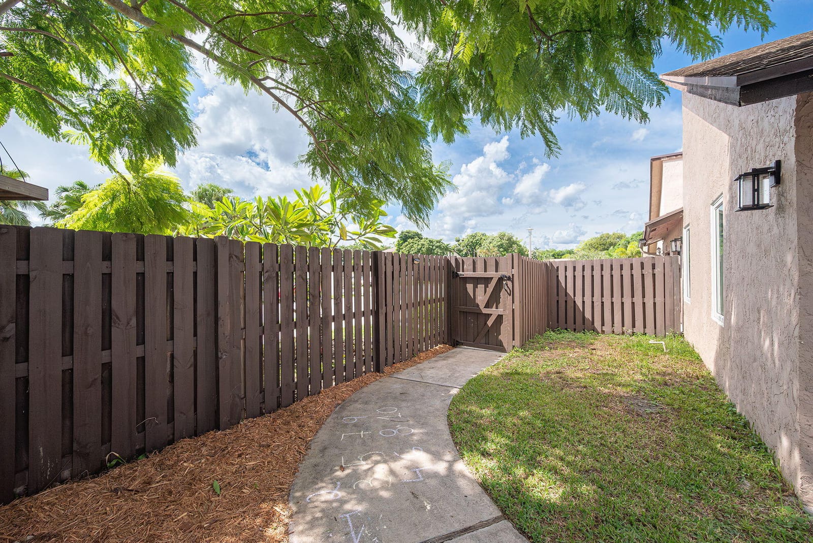 2815 SW 2ND Street — photo 2