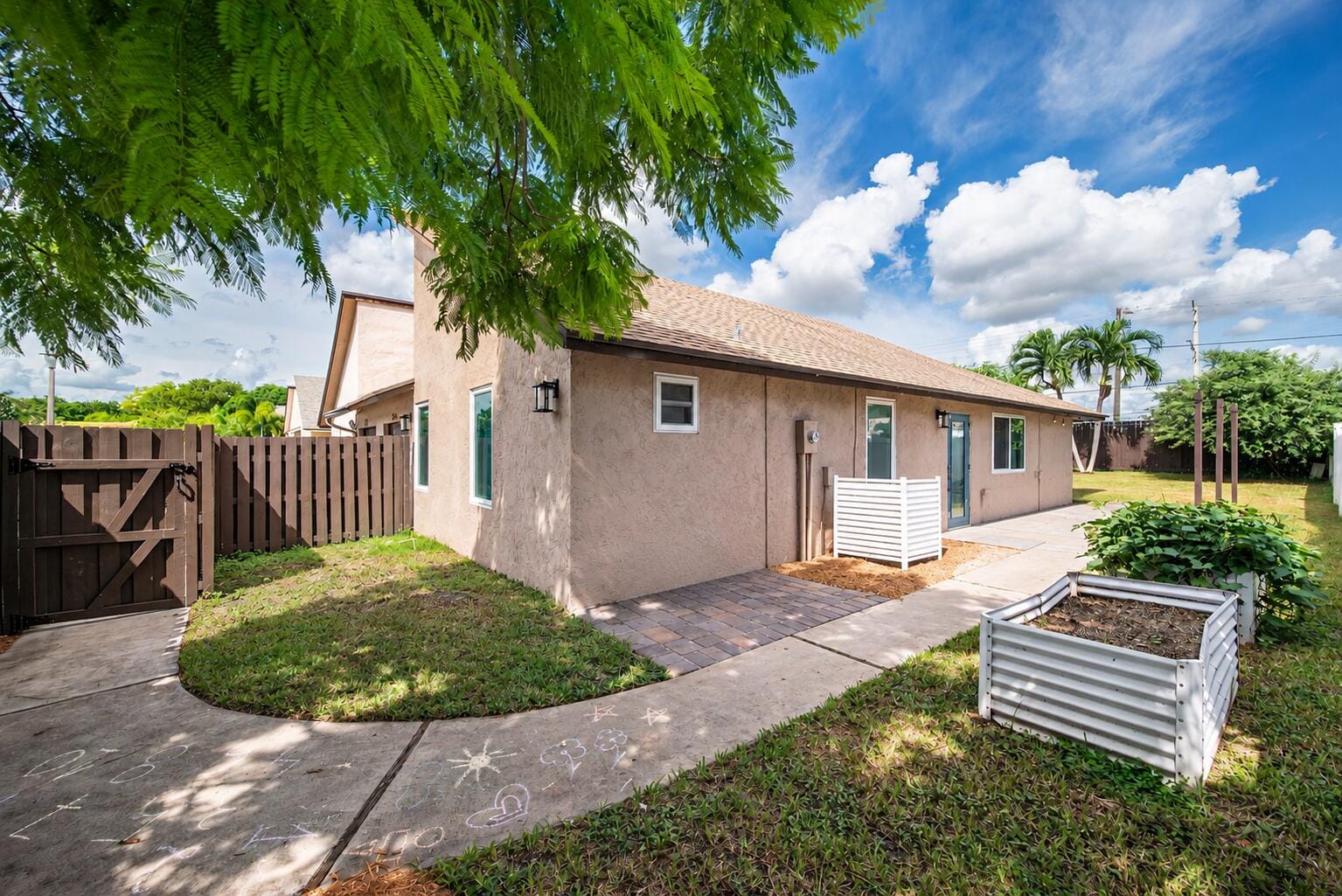 2815 SW 2ND Street — photo 3