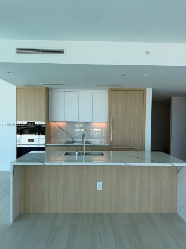2411 Laguna Circle 1606, North Miami, FL 33181