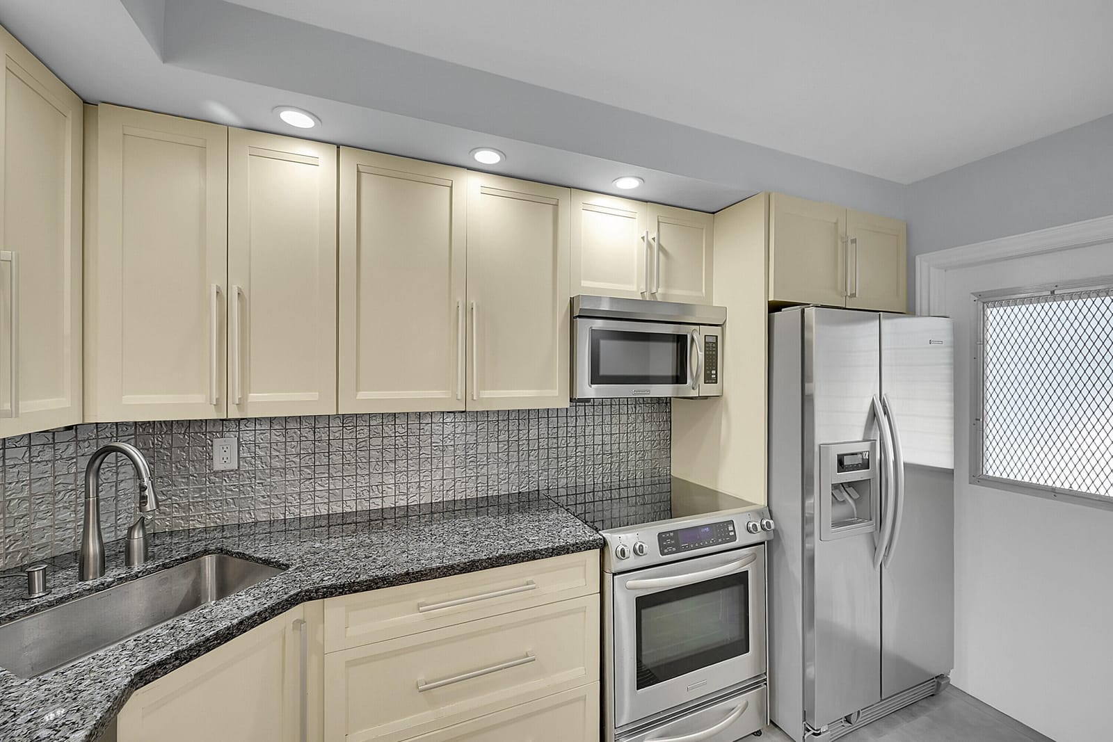 800 E Camino Real 305 — photo 12