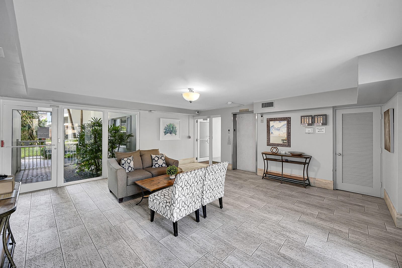 800 E Camino Real 305 — photo 4