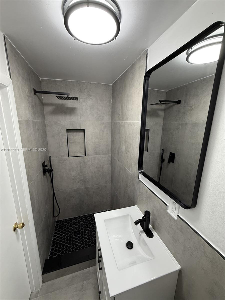 4947 N Royal Court N — photo 11