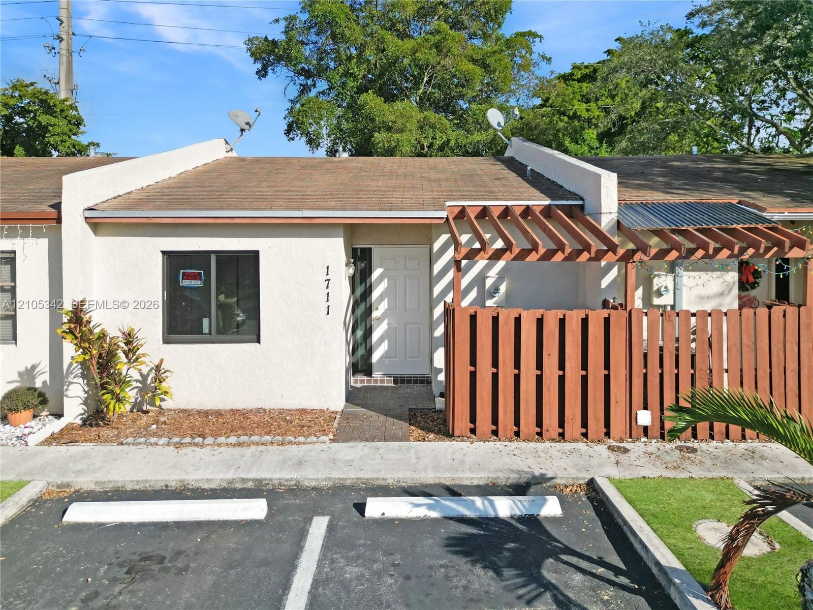 2 bedroom home for sale at 1711 92nd, Pembroke Pines, FL 33024 — $2,250