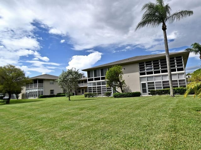 12 Lake Vista Trail 202, Port St. Lucie, FL 34952