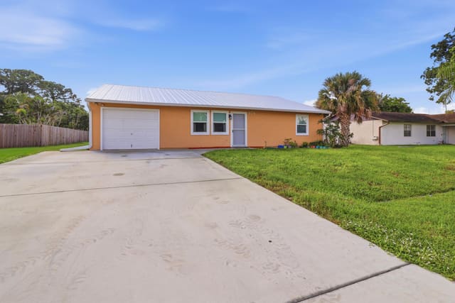 874 SW Canary Terrace, Port St. Lucie, FL 34953