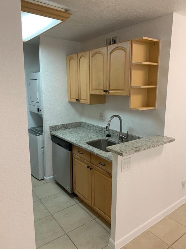 9916 TWIN LAKES Drive 33-C, Coral Springs, FL 33071